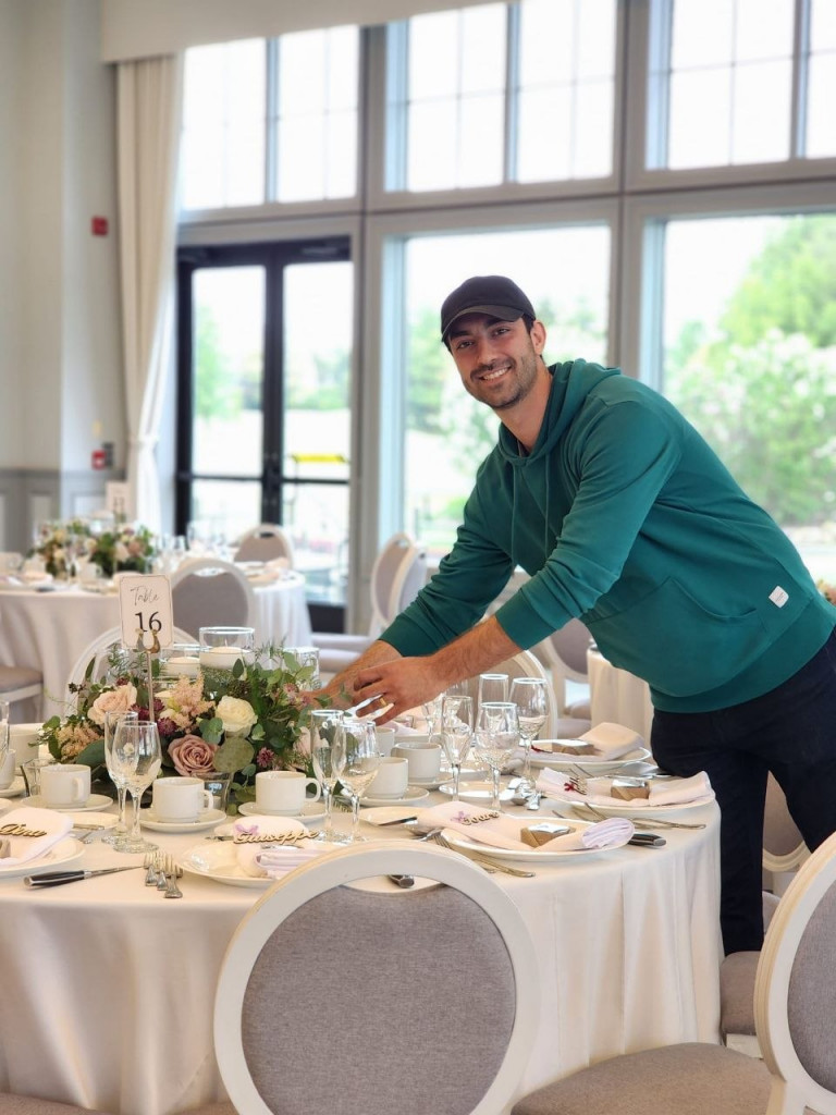 local wedding florist Whitby Ontario Bita Floral fresh flowers hand arranged shop